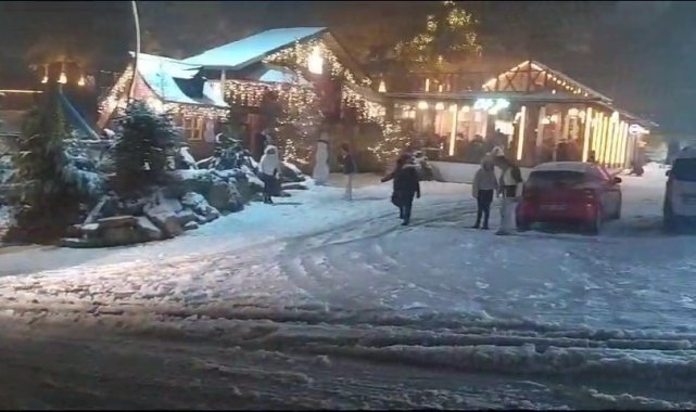 Türkiye'nin önemli kış turizm destinasyonlarından Kartepe'de kar ya...