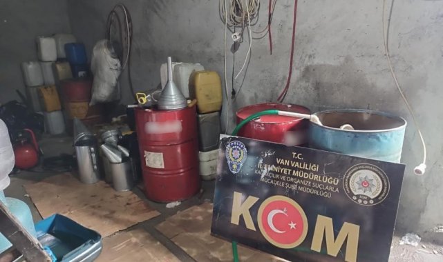 Van'da polis ekiplerince yürütülen operasyonlarda gümrük kaçağı malzeme...