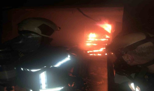 Yalova'nın Çınarcık ilçesinde bulunan bir otelde çıkan yangın paniğe ne...