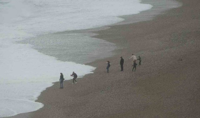 Meteorolojinin kuvvetli yağış ve fırtına nedeniyle 'sarı' kodlu uya...