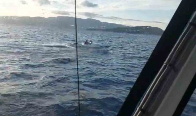 Muğla'nın Bodrum ilçesi açıklarında 58 göçmen kurtarıldı, 2 göçmen kaça...