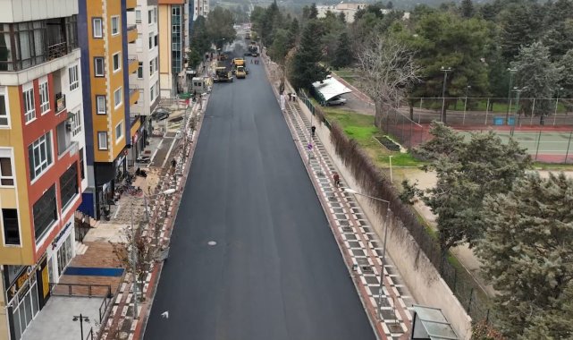 Şanlıurfa Büyükşehir Belediyesi kentin en işlek caddelerinden biri olan Emn...