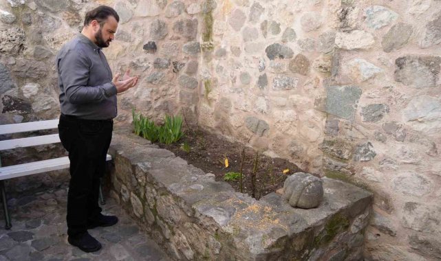 Bolu'da Yukarı Taşhan'daki dükkanların arasında bulunan Eskici Baba...