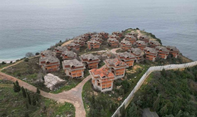 Kocaeli'nin Darıca ilçesinde kendi haline terk edilmiş 31 lüks villanın...