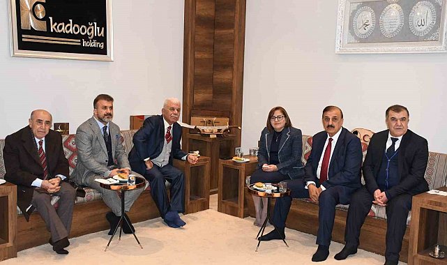 Şahin, Kadooğlu'nda nergislerle karşılandı