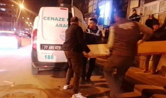 Yalova'da 26 şubat tarihinde 2 katlı binada çıkan yangında evinde ölü o...