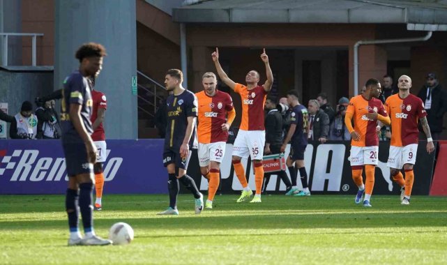 Galatasaray'ın Brezilyalı futbolcusu Carlos Vinicius, Kasımpaşa maçıyla...