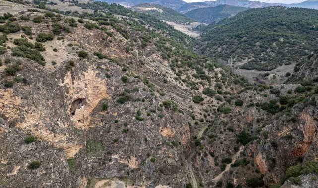 Tokat'ta bulunan Luvi Mağarası turizme kazandırılmayı bekliyor. Nuh Tuf...