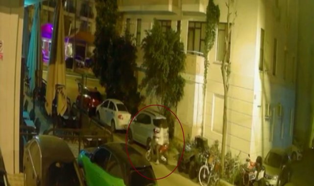 Antalya'nın Alanya ilçesinde park halindeki bir motosikletin bir şahıs ...