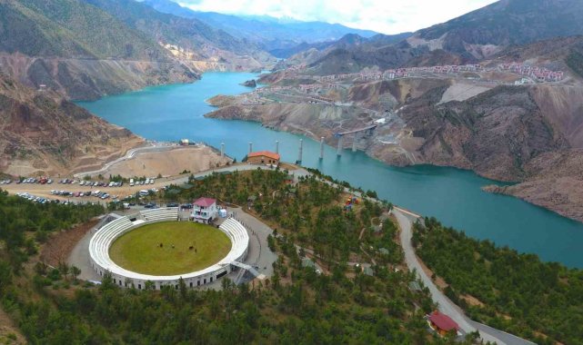 Artvin'in Yusufeli ilçesinde geleneksel olarak düzenlenen boğa güreşler...