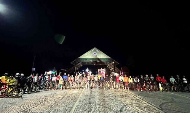 Bursalı bisikletçiler her Ramazan ayında geleneksel hale getirdikleri turda...