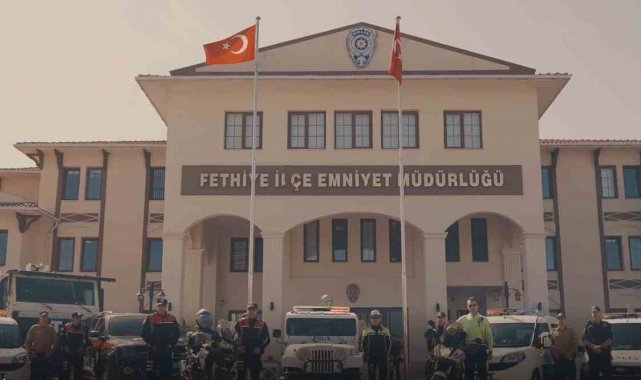Fethiye İlçe Emniyet Müdürlüğü polisleri ve öğrencilerin oluşturduğu Likya ...
