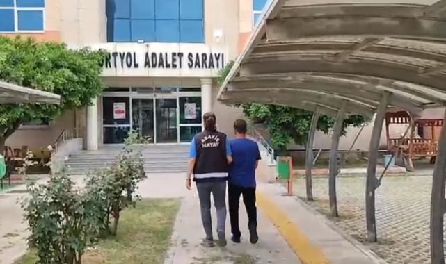 Hatay'ın Dörtyol ilçesinde gözaltına alınan dolandırıcılık şüphelisi tu...