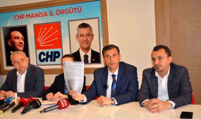 Manisa'nın yeni Büyükşehir Belediye Başkanı CHP'li Ferdi Zeyrek, ön...