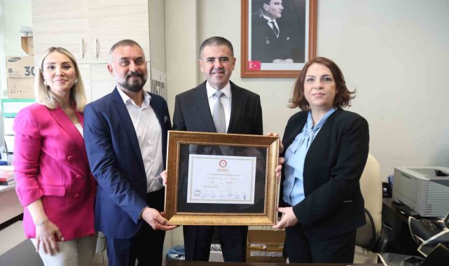 Mezitli Belediye Başkanı Ahmet Serkan Tuncer, seçimlerin ardından mazbatası...