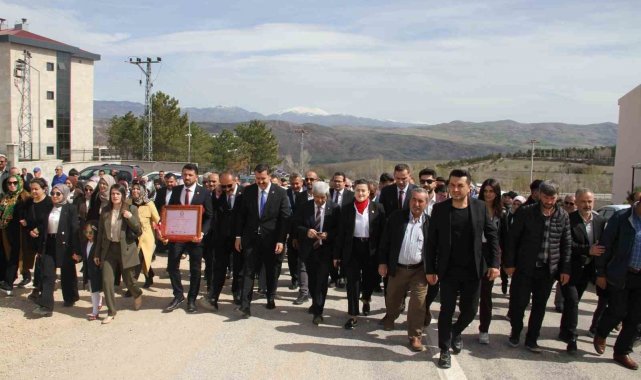 Suşehri Belediye Başkanlığında görev devir teslimi yapıldı.
31 Mart Mahall...