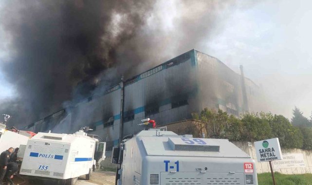 Tekirdağ'ın Ergene ilçesinde, Velimeşe'de tekstil fabrikasında çıka...