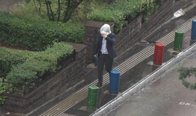 Ankara'nın birçok bölgesinde etkili sağanak yağmur başladı.
Meteoroloj...