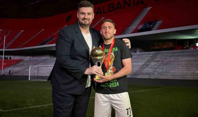 Arnavutluk Kupası Finali'nde Melih İbrahimoğlu'nun forma giydiği KF...