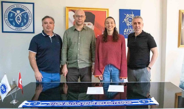 Aydın Büyükşehir Belediyesi Kadın Voleybol takımı kaptan Fatma Şekerci ile ...