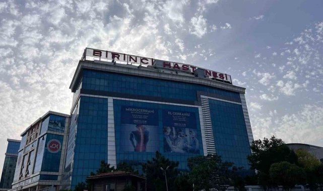 Beylikdüzü'nde özel bir hastanede dedesinin yanında refakatçi olarak ka...