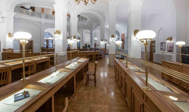 İş Bankası'nın Ankara Ulus'taki tarihi binasında hizmet veren İktis...