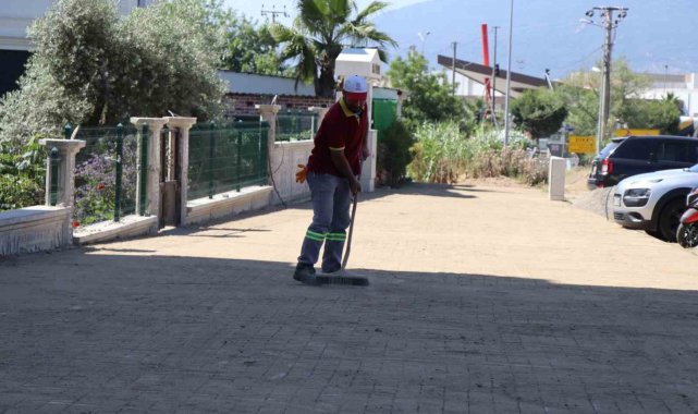 Nazilli Belediyesi Fen İşleri Müdürlüğü ekipleri İsabeyli'de yol çalışm...