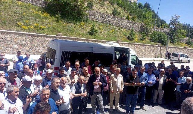 Bayburt'tan kutsal topraklara gidecek hac kafilesi için Hacı Kıyasi Şen...