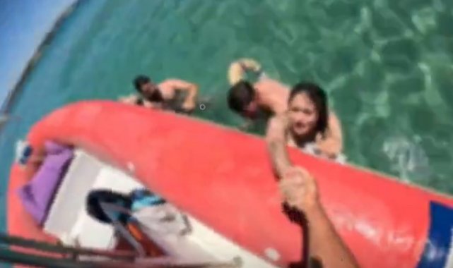 Didim Altınkum plajında boğulma tehlikesi geçiren kadın, cankurtaranlar tar...