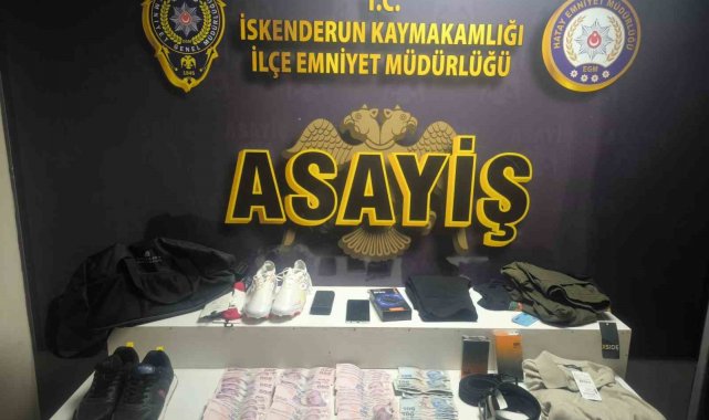 Hatay'ın İskenderun ilçesinde çeşitli suçlardan aranan 4 şahıstan 3'...