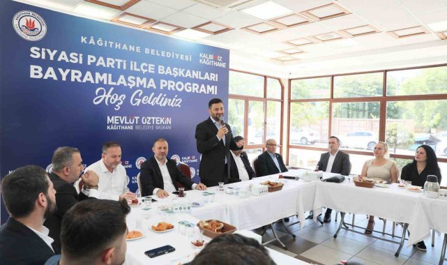 Kağıthane'de siyasiler Kağıthane Belediye Başkanı Mevlüt Öztekin'in...