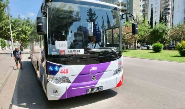 Karaisalı'da otobüs durağına yazı yazarak Zeydan Karalar'dan yeni o...