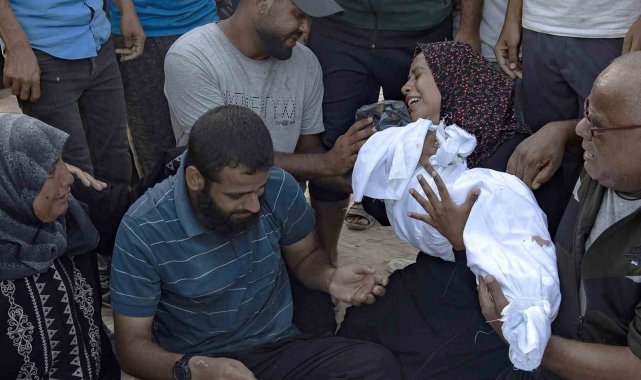 İsrail'in 7 Ekim'den bu yana sivillere yönelik yoğun saldırılar düz...