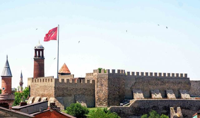 Ülkemizde son günlerde sığınmacı ve göçmenler üzerinden başlatılan provokas...