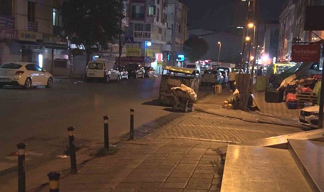 Esenyurt'ta bıçaklı saldırgan dehşet saçtı: 1'i polis 2 kişi yaralandı