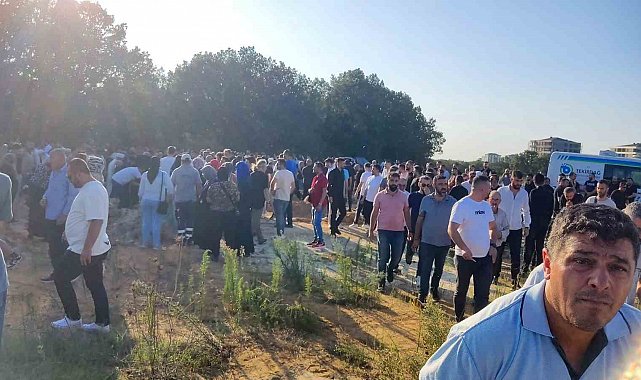 Kapaklı'da evinde ölü bulunan genç, son yolculuğuna uğurlandı