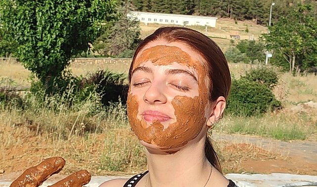 Karahayıt'ın termal çamuru şifa dağıtıyor