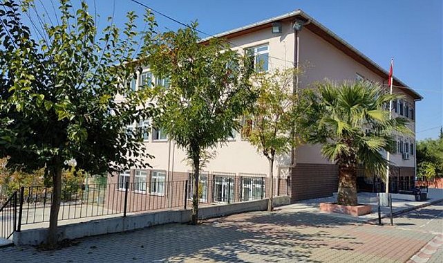 Akhisar'da sınıfı basan veli kadın öğretmeni darp etti