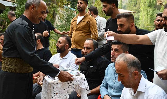 Düğünlerde tepsiyle para toplama geleneği