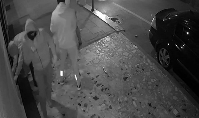 Kartal'da 1 milyon liranın üzerinde kuyumcu soygunu kamerada