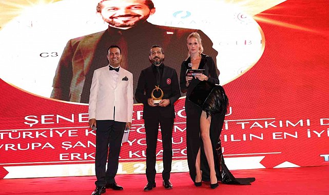 Yılın en iyi erkek kuaförü seçildi ödülünü depremzedelere armağan etti
