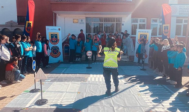Jandarmadan öğrencilere trafik bilinci eğitimi