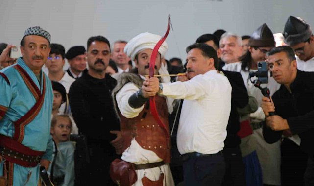 Vali Çiçek: "Türk gençliğinin milli şuuru devam ettiği sürece Türkiye asla yıkılmaz ve bölünmez"