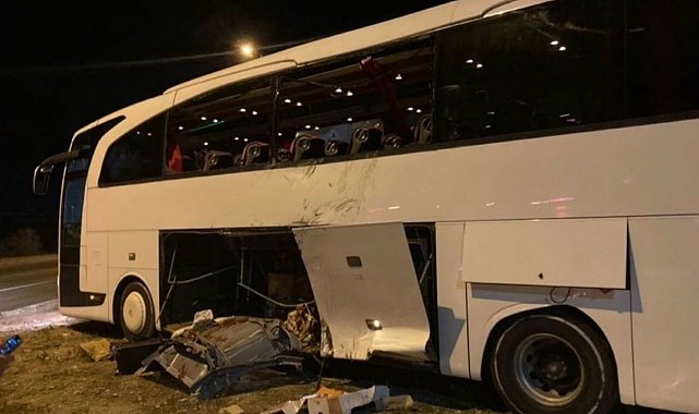 Bandırma otogar kavşağında otobüs ile kamyon çarpıştı: 14 yaralı