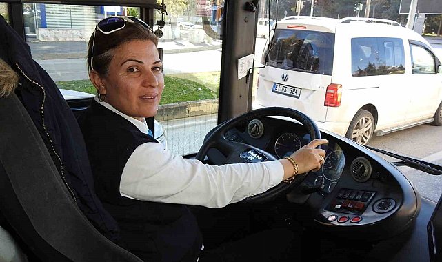 Kadın otobüs şoförü mesleğini 11 yıldır başarıyla yapıyor