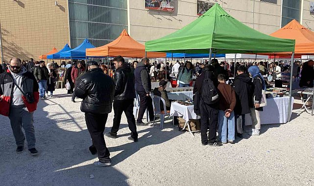 Vatandaşlar antika pazarında yoğunluk oluşturdu