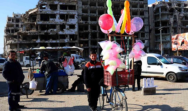 Esad rejiminden kurtulan Humus'ta "yeniden inşa" heyecanı