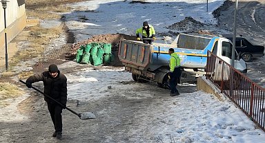 20 yaşındaki gencin ayağının kırıldığı yolda tuzlama çalışması