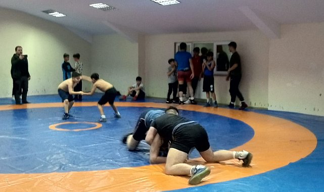 3 güreş kulübünden ortak antrenman