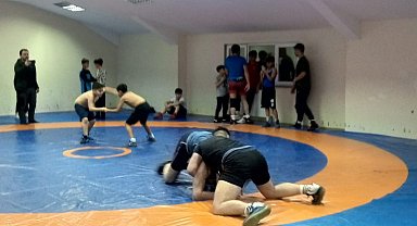 3 güreş kulübünden ortak antrenman